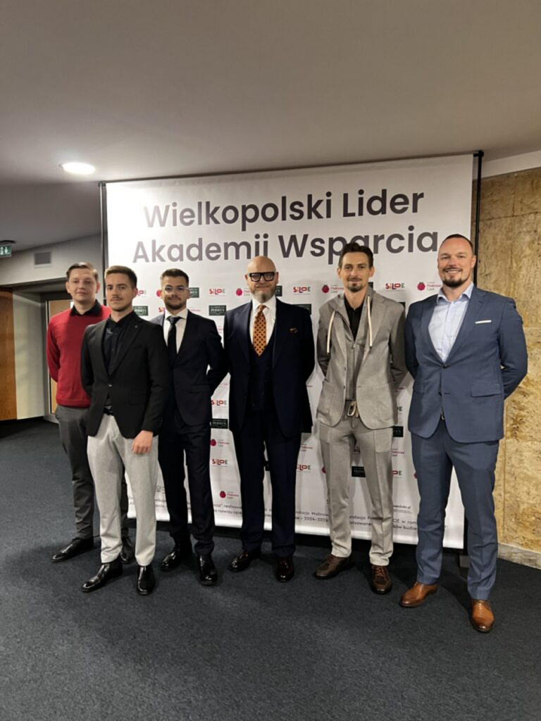 Zdjęcie części zespołu Fundacji Perseus (od lewej): Adam Wójtowicz, Alex Piwko, Patryk Piwko, Krzysztof Frąszczak, Piotr Januszewski, Marcin Narożny.